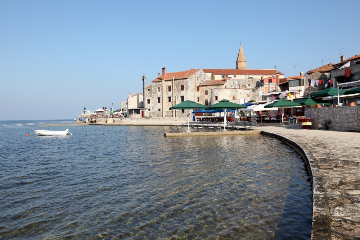 'Promenade in Croatian town Umag at the Adriatic Sea' - Istria